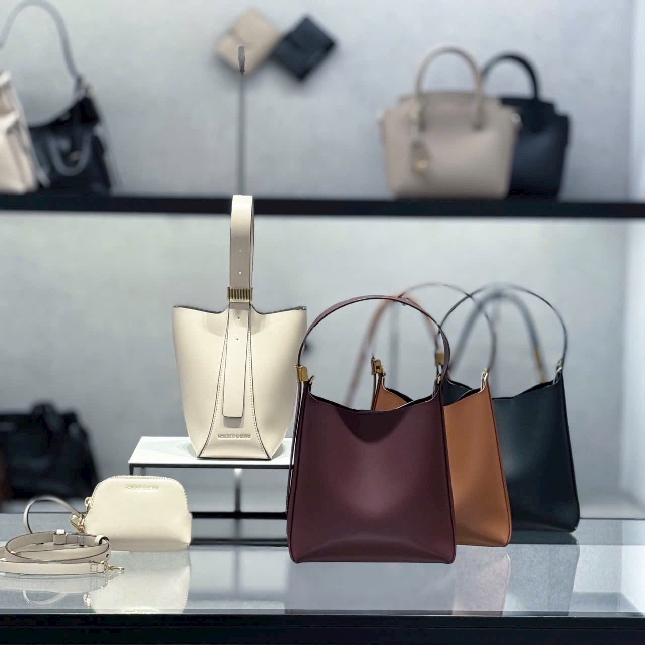 Túi xách hình thang Edna-Charles&Keith - Hình ảnh 4