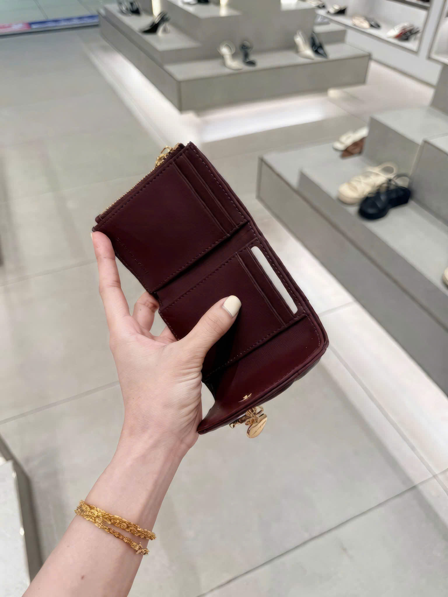Ví ngắn hình vuông Arrietty Quilted-Charles&Keith - Hình ảnh 3